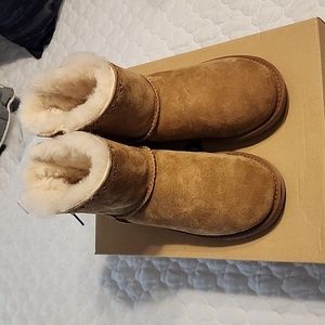 Ugg k dixi flora perforated boot